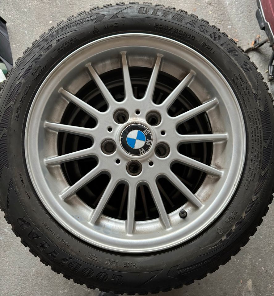 BMW E36 E46 E90 Styling 32 Winterräder Goodyear 205/55 R16 91H in Hanau