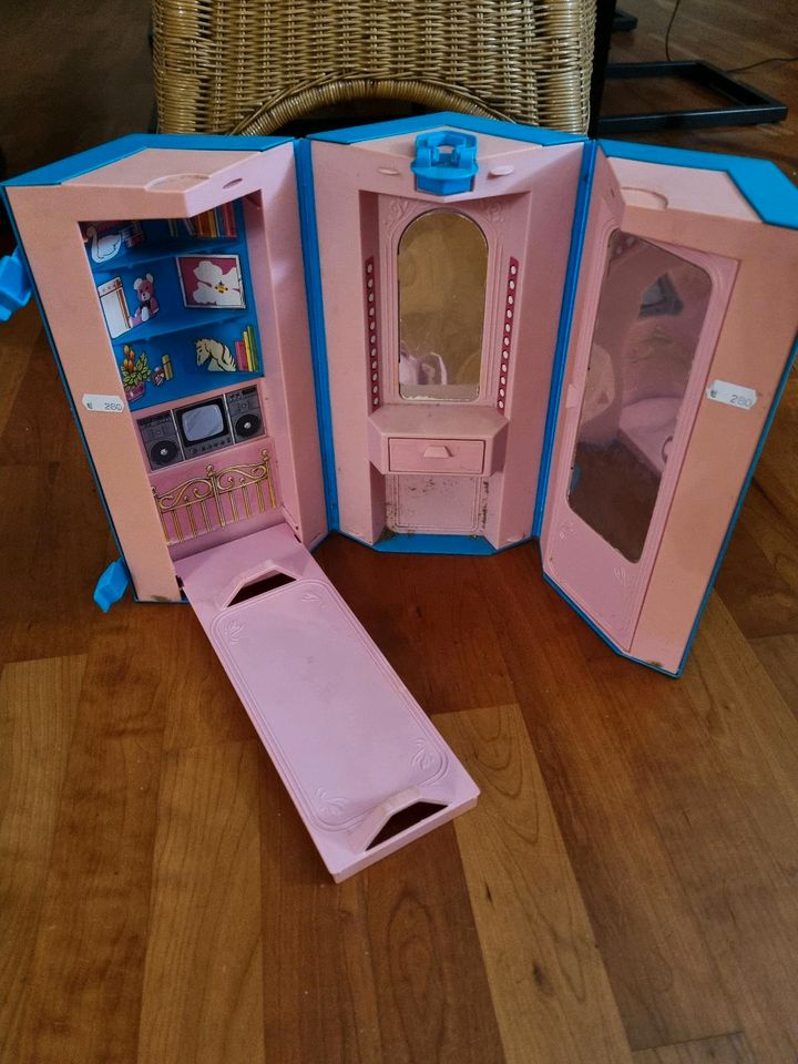 Barbie Kleiderschrank mit klappbett in Bramsche