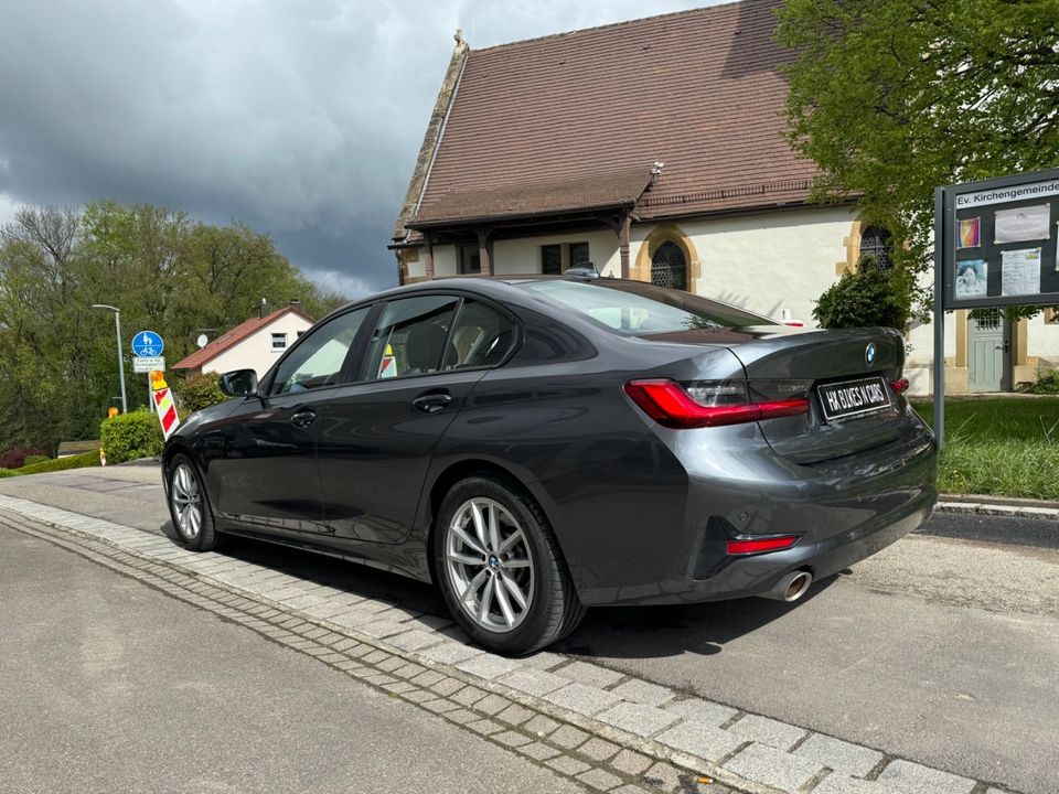BMW 330i*G20*Advantage*LED*LiveCoProf*Leder* in Aichwald