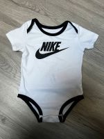 Nike Body weiß/schwarz Niedersachsen - Gifhorn Vorschau