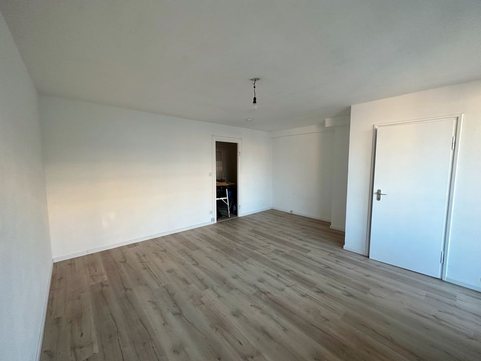 Schöne 1-Zimmer-Wohnung mit Einbauküche und Balkon in Oberschleißheim