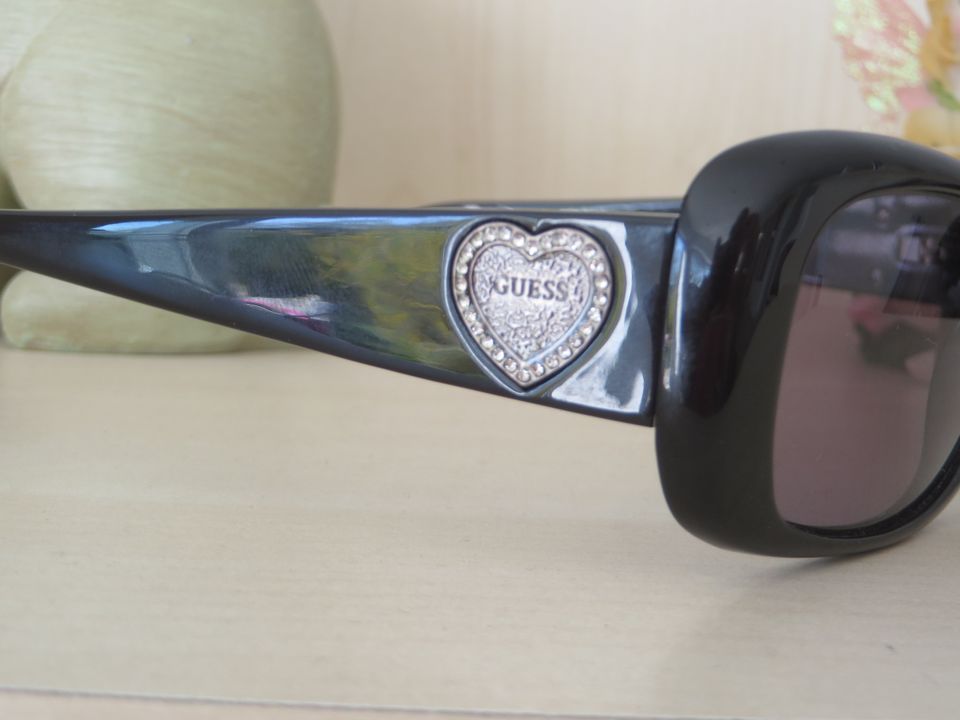 Sonnenbrille Guess schwarz mit Straß 60er Jahre Style Rockabilly in Bogen Niederbay