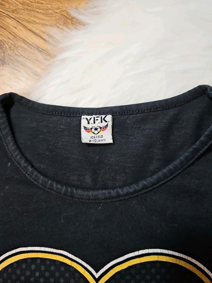 T-Shirt von Y.F.K in Größe 134/140 in Nittendorf 