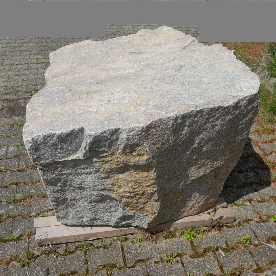 Findling Granit Säule Deko Felsen Weg Garten Planung Teich Stele in Vogtsburg