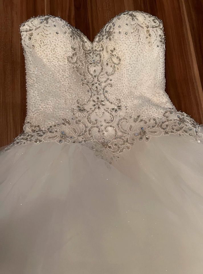 Brautkleid/Hochzeitkleid in Wadern