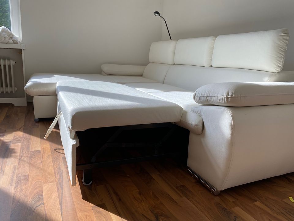 Neuwertige Funktionsecke / Sofa mit Schlaffunktion in Hamburg