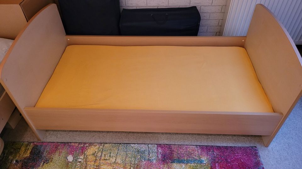 Verkaufe ein Kinderbett mit Matratze 70cm x 140cm in Berlin