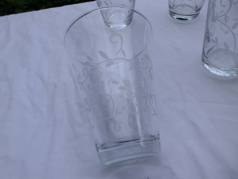 6 schöne verzierte große Trinkgläser Wassergläser Glas/Kristall? in Hamburg