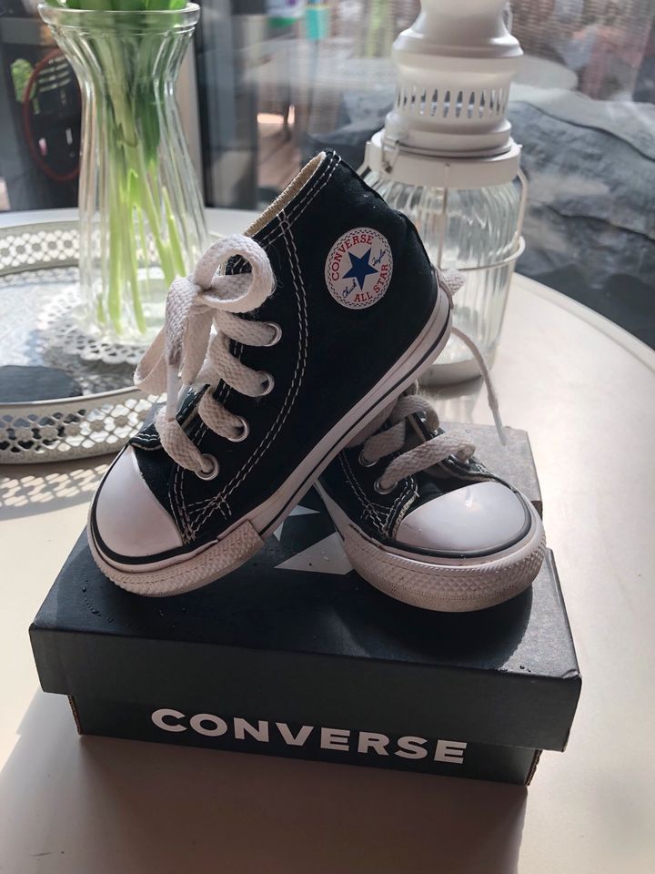 Converse (sehr guter Zustand) in Deutsch Evern