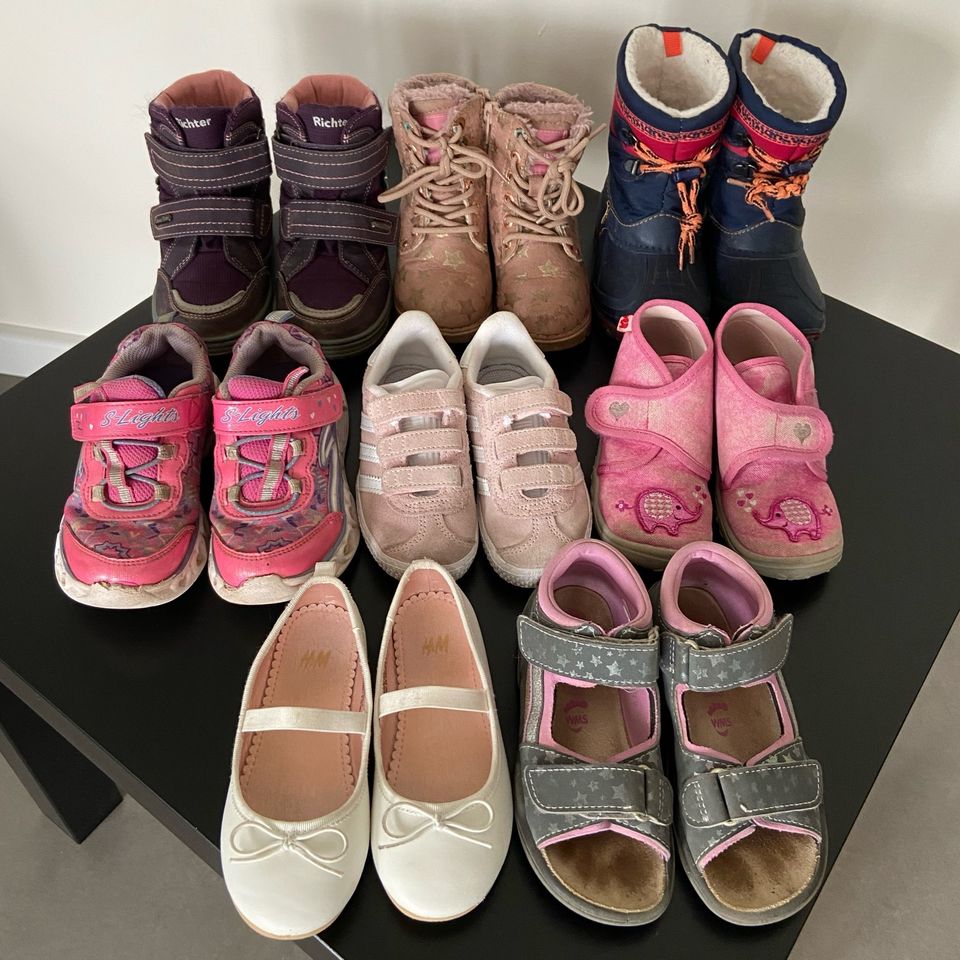 Schuhe Kinderschuhe Größe 25 (diverse Marken, 8 Paar im Set) in Lahnstein
