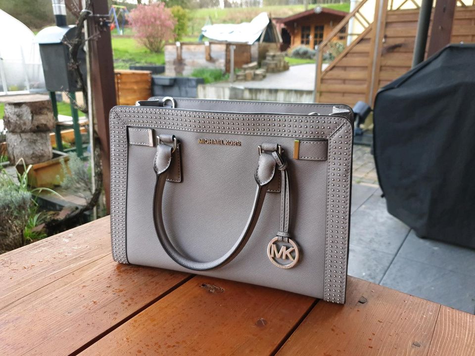 MK, original Michael Kors Handtasche in Lützelbach