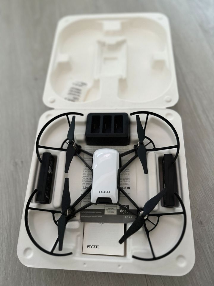 Dji Ryze Tello Mini-Drohne, inklusive Hardcase Tasche in Leverkusen