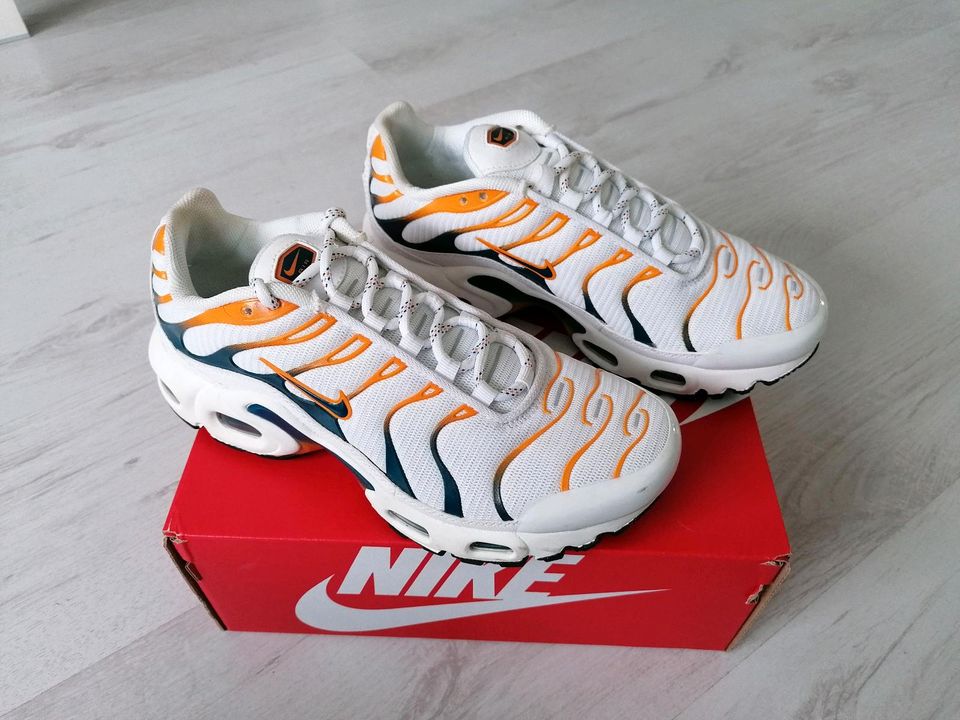 Nike TN Air Max Plus GS 36,5 orange/marine/white/black in Oberaula