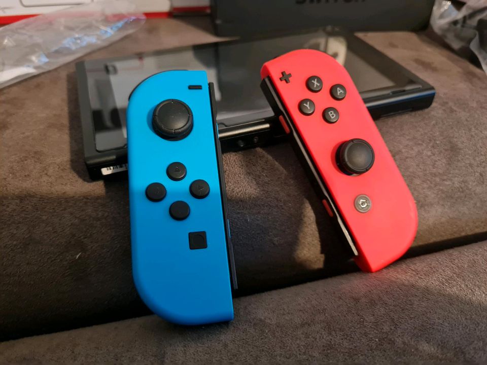 Nintendo switch wie neu/Zubehör komplett in Bornheim