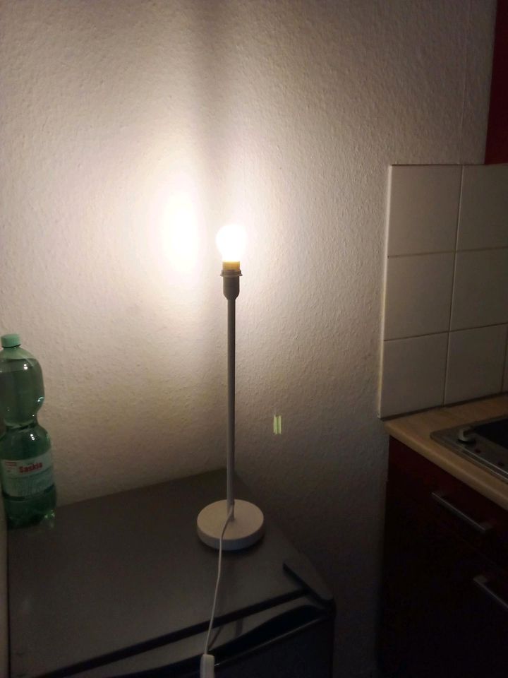 Eine Lampe ohne Lampenschirm zu verkaufen für 5,00 Euro in Bonn