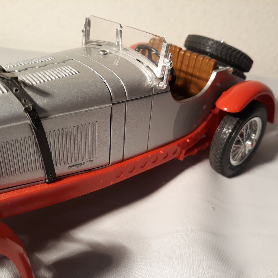 Burago 1:18 Scale Diecast Mercedes Benz SSK 1928 Silver Red in Borgsdorf