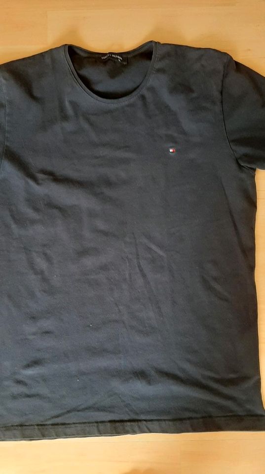 Tommy Hilfiger t-shirt in dunkelblau unisex in Enger