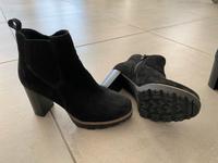 sehr schöne Wildleder Stiefeletten schwarz, Gr.36 5th AVENUE TOP Niedersachsen - Garbsen Vorschau