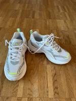 Puma Sneaker Gr. 38 - fast neu Hamburg - Altona Vorschau