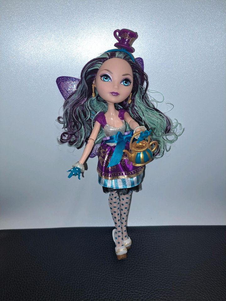 EverAfter High Puppe "Madeline Hatter" Monster High in Herten