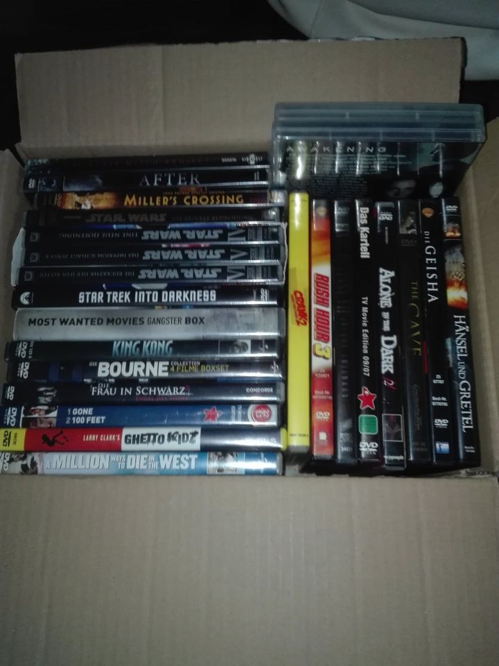 Kiste mit DVDs in Dresden