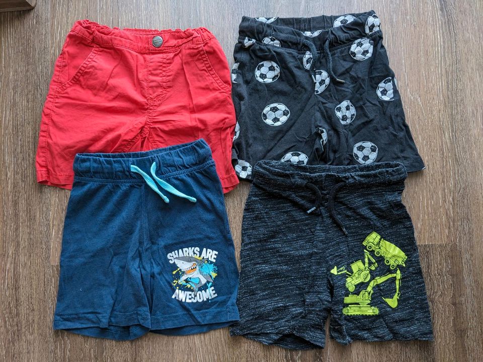 Kurze Hosen Shorts Gr. 98 Jungen in Leipzig