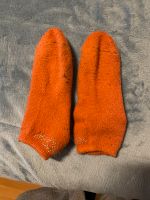 Socken in orange Rheinland-Pfalz - Irsch Vorschau