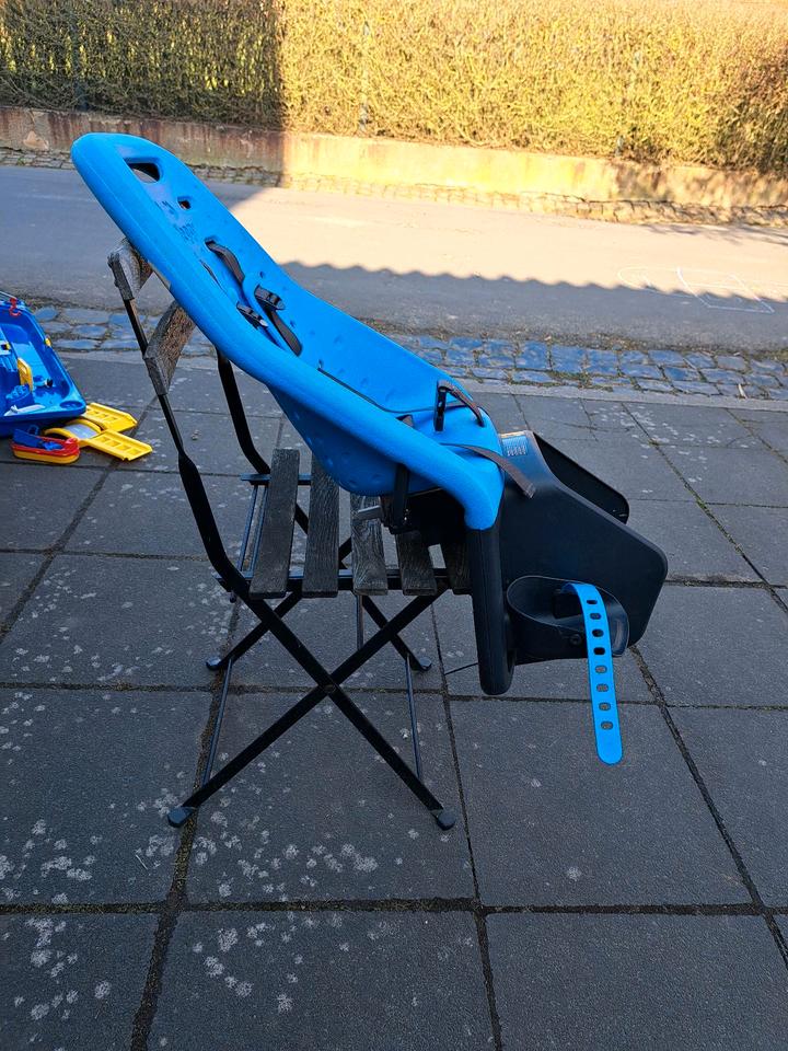 Thule Yepp Maxi Fahrradsitz blau in Edertal