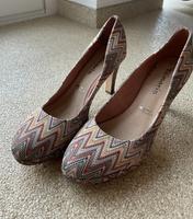 Pumps High Heels Stoff bunt Gr.41 Nordrhein-Westfalen - Kleve Vorschau
