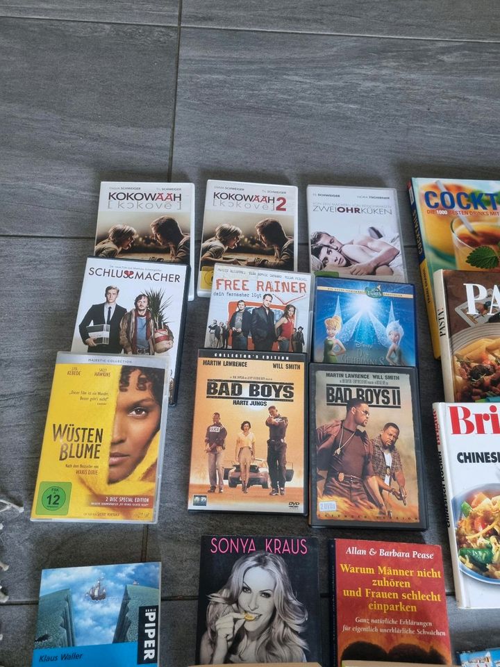 40tlg Konvolut Bücher, DVDs, Filme, Sport, Kochbücher in Pulheim