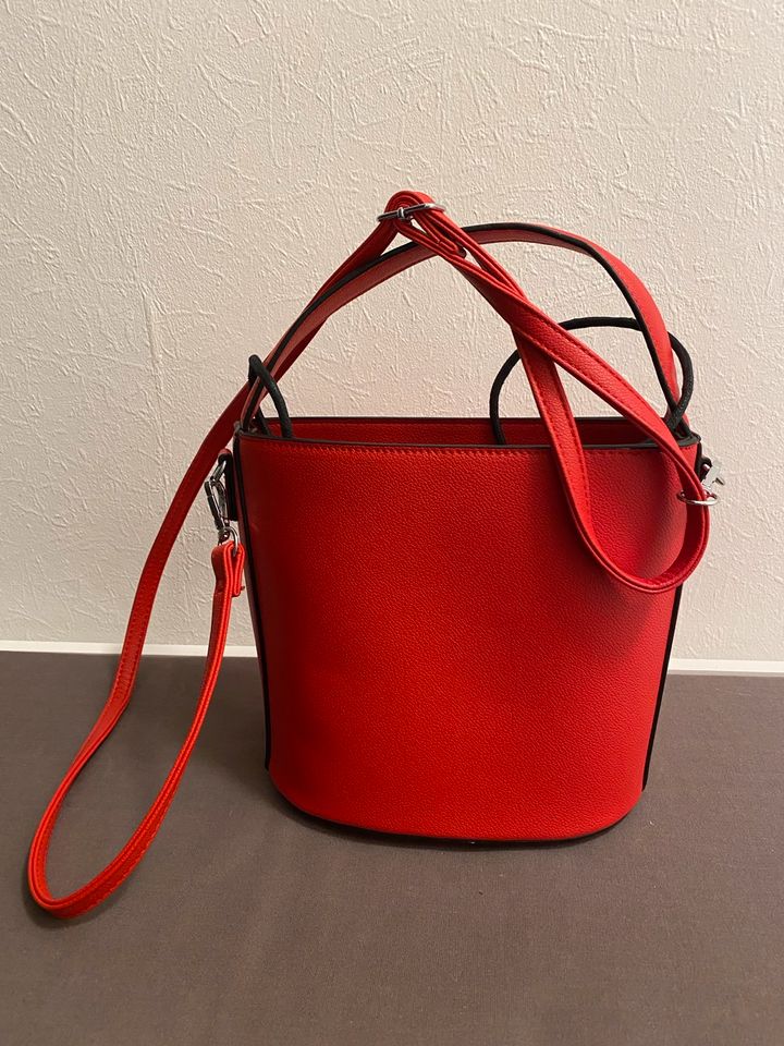 Rote Ledertasche Umhängetasche/Crossbag oder als Henkeltasche in Brühl