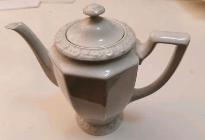 Porzellan Kaffeekanne Rosenthal, "Maria", weiß in Dresden