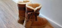 UGG Australia Boots mit Schleife, Gr. 39, Stiefel braun Nordrhein-Westfalen - Dinslaken Vorschau