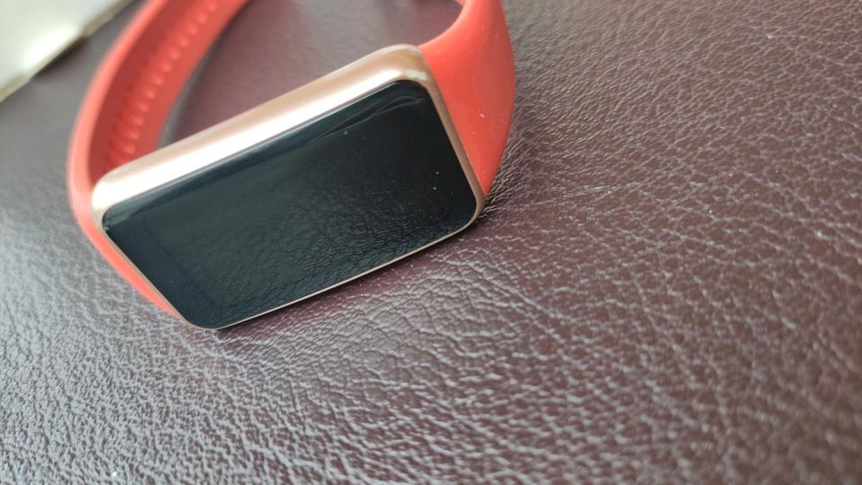 Huawei Band 6 Smart Watch mit extra Armband in Gmund