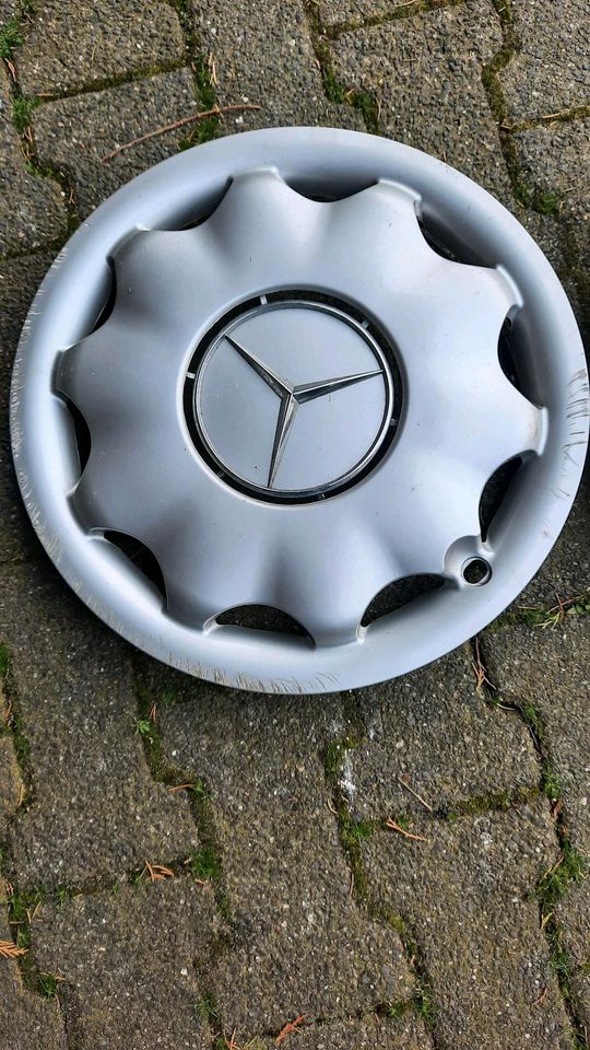 4 x originale Radkappen  Mercedes Benz in Lünen