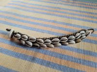 Altes Armband mit Kaurimuscheln, North Coast Papua Neuguinea Niedersachsen - Wedemark Vorschau
