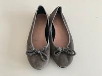 Pretty Ballerinas  grau Wildleder Gr. 40 Nordrhein-Westfalen - Borgholzhausen Vorschau