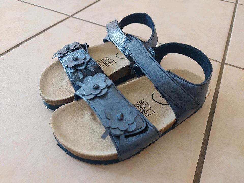 Mädchen Sandalen blau glänzend Gr. 30 - wie NEU in Weilmünster