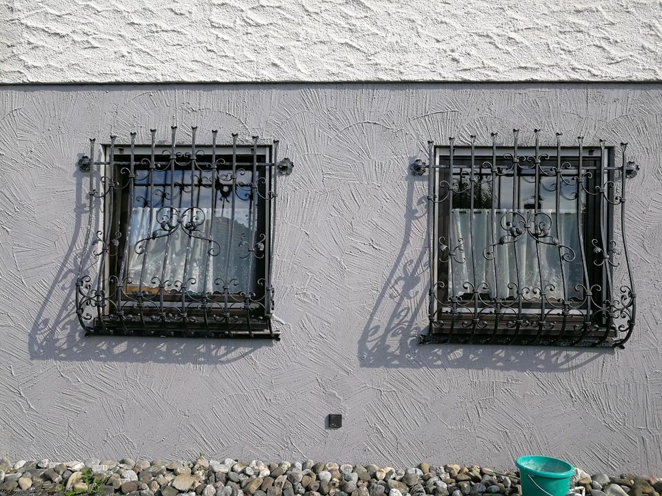 Schmiedeeisene Fenstergitter in Hüttlingen