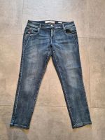 Multiblu Jeans Größe 40/28 regular fit neuwertig Nordrhein-Westfalen - Voerde (Niederrhein) Vorschau