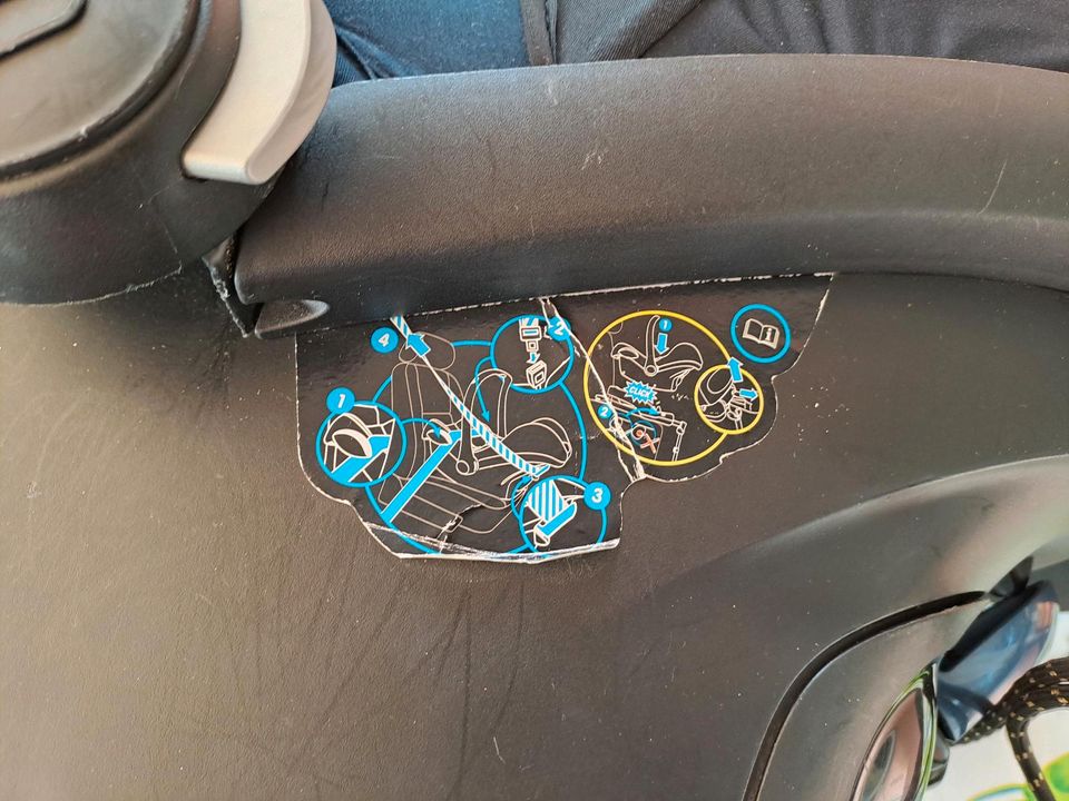 MAXI cosi Babys Schale mit Auto isofix Halterung in Lehrte