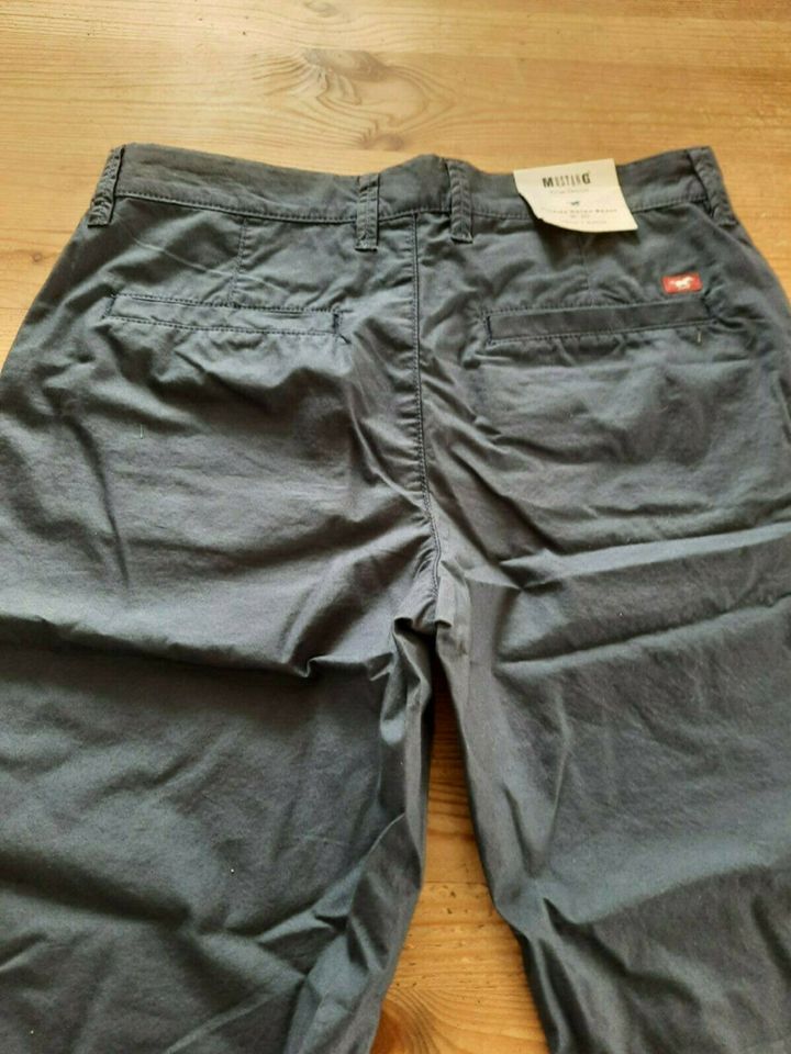 NEUE Mustang Classic Chino Short,Männerhose,Regular Medium 30 in Rostock