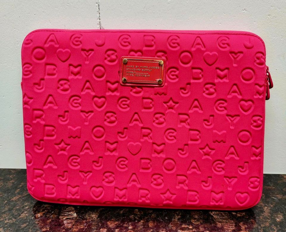 Marc by Marc Jacobs Laptoptasche 13 Zoll Barbie in Hessen - Kassel | eBay  Kleinanzeigen ist jetzt Kleinanzeigen