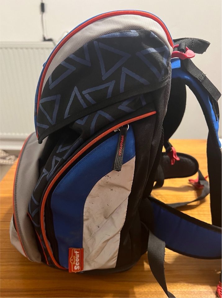 Scout Schultasche Alpha und Sporttasche in Kipfenberg