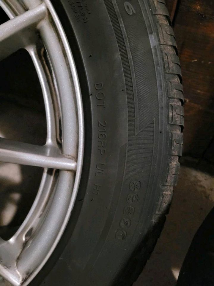 16" Allwetter Reifen auf original Mercedes Felgen in Hamburg