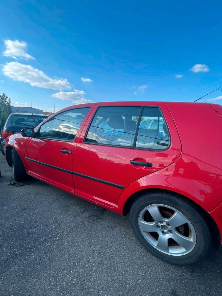 Volkswagen Golf 4 in Neu Ulm