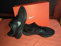 Nike Sneaker  Größe 42   Revolution schwarz  für 42,- Sachsen - Hoyerswerda Vorschau