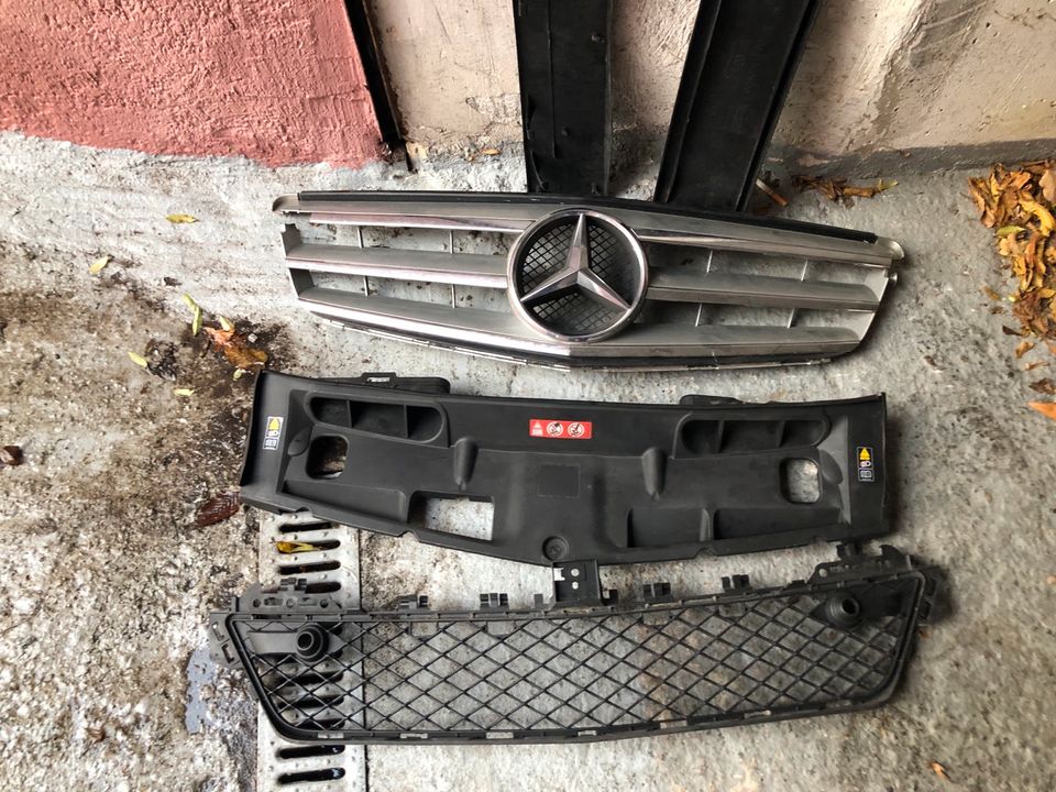 Mercedes w204 Kühlegrill schlossabdeckung