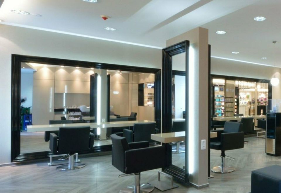 Friseur (m/w/d) in Köln gesucht | Douglas Store Schildergasse in Köln