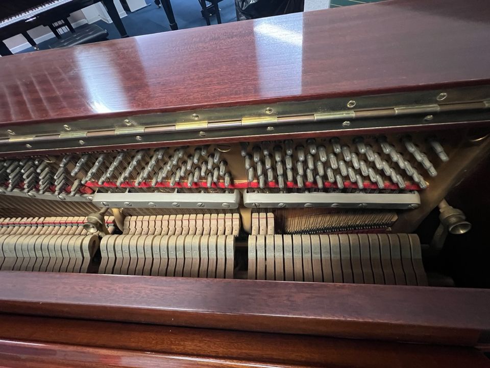 STEINWAY & SONS Klavier Modell Z 115 Mahagoni poliert- gestimmt und reguliert- in Paderborn